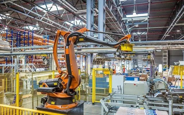 智能工厂工业机器人让生产智能化